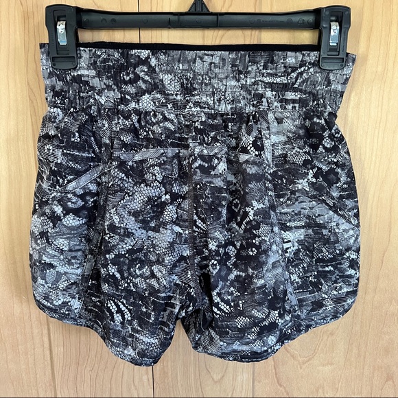 Lululemon shorts - Picture 5 of 6